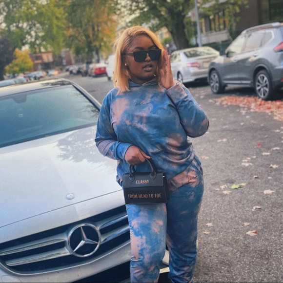 Women Print Tie dye Hoodie and Jogger - Picture 4 of 4